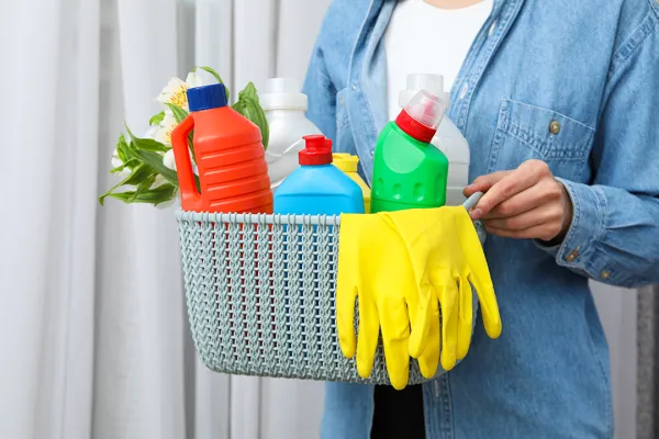 a-basket-with-detergents-in-the-hands-of-a-woman-2025-03-25-19-22-27-utc-689f2fa534065